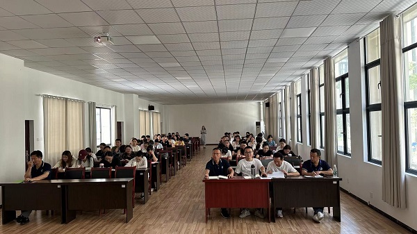 岳阳市巴陵学校教职员工工作禁令 