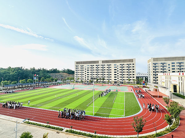 学校外貌