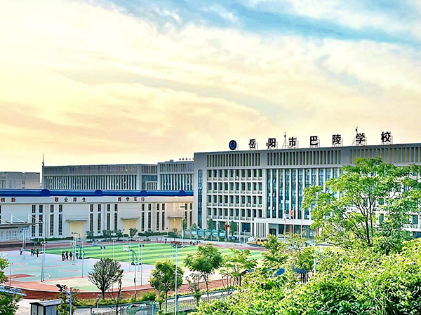 学校外貌